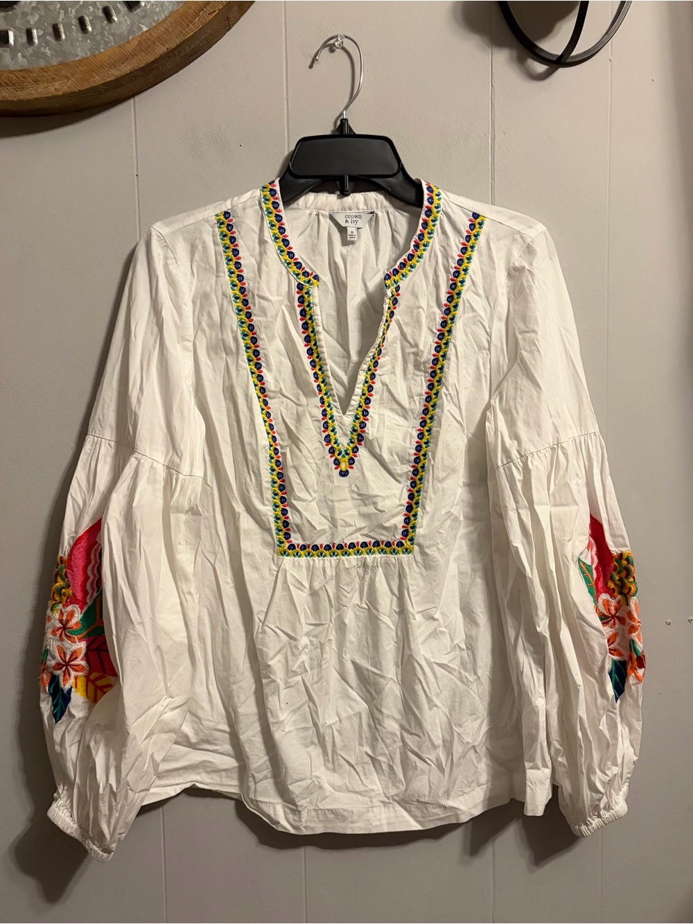 crown & ivy White Peasant Tunic with Multicolor Embroidery